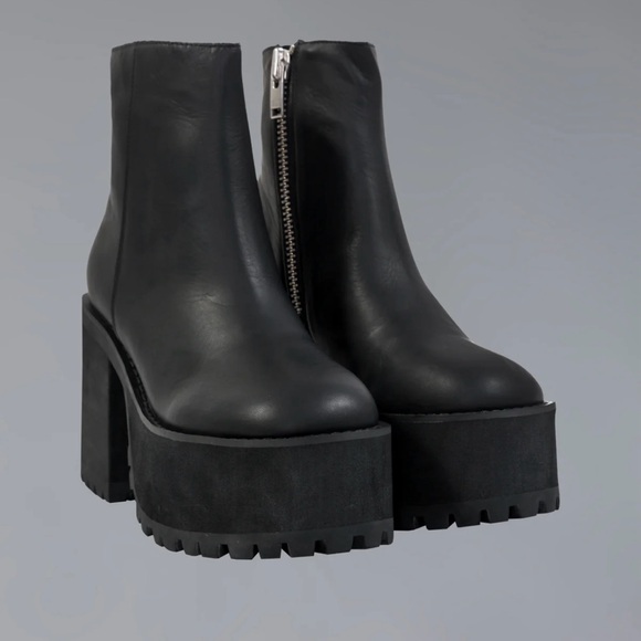 UNIF Shoes - LIKE NEW UNiF Bonnie Boot - size 7